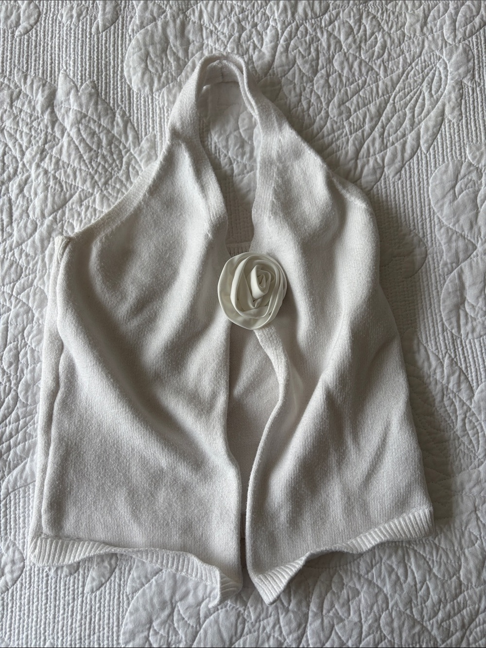 SHEIN Cream Off-the-Shoulder Halter Sweater Vest with Rosette